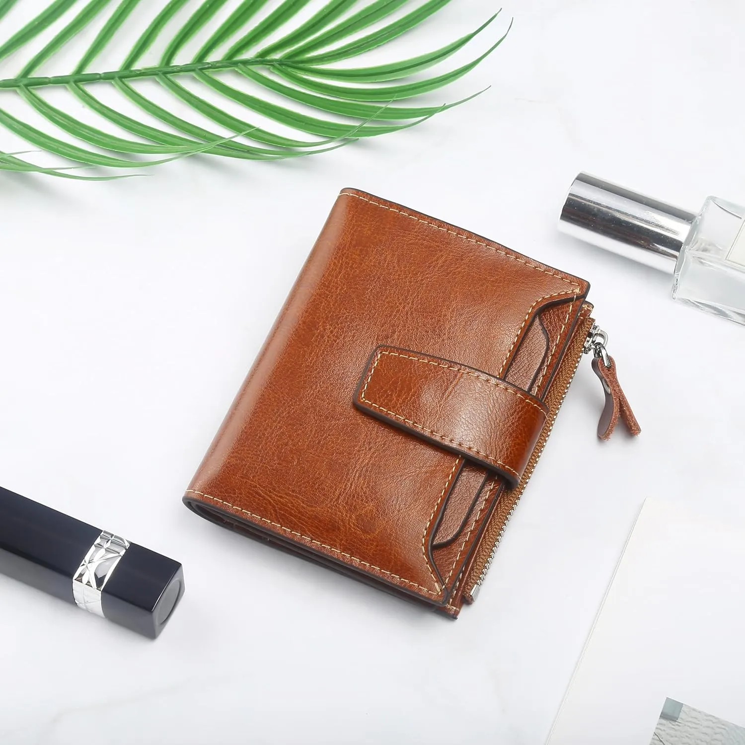 Lavemi Small Compact Women Wallet RFID Blocking Genuine Leather Bifold Purse with ID Windows
