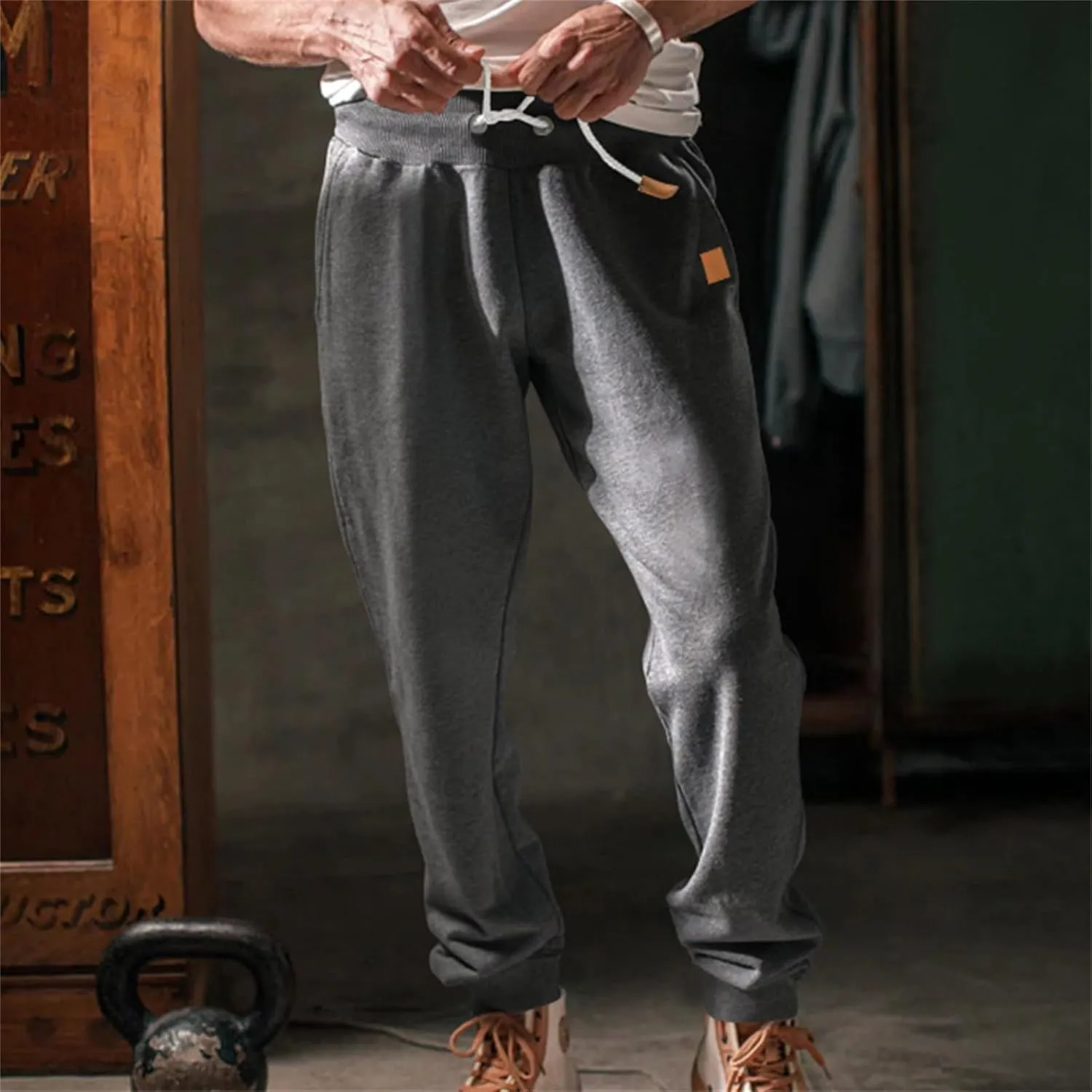 Men's Fleece Cargo Sweatpants Baggy Wide Straight Leg Joggers Classic Fit Flat Front Leisure and Daily Wear